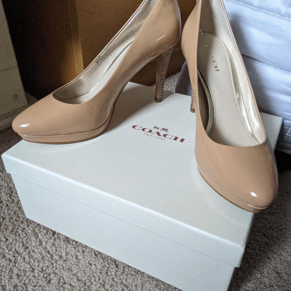 Coach giovanna patent pump